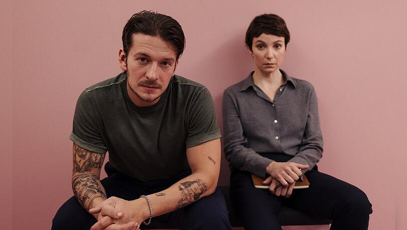 "Im Schatten der Angst - Der Skorpion": Die Psychiaterin Karla Eckhardt (Julia Koschitz, r.) wei&szlig; nicht, ob sie Anton Lisky (Stefan Gorski) trauen kann.