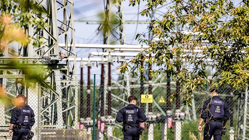 Unbekannte positionierten in Brandenburg mehr als ein Dutzend Geschosse unter Stromleitungen. Unbekannte positionierten in Brandenburg mehr als ein Dutzend Geschosse unter Stromleitungen.