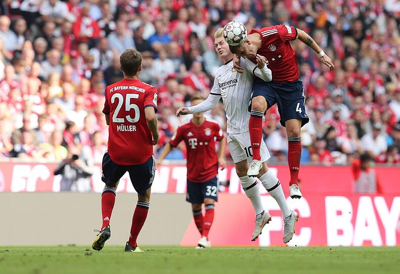 NIKLAS SÜLE, NOTE 3: Anstelle des angeschlagenen Mats Hummels (Probleme am Sprunggelenk) in der Startformation. In Zweikämpfen kaum zu überwinden, setzte seinen Körper geschickt ein. Negativ: Leistete sich einige Fehlpässe im Spielaufbau.