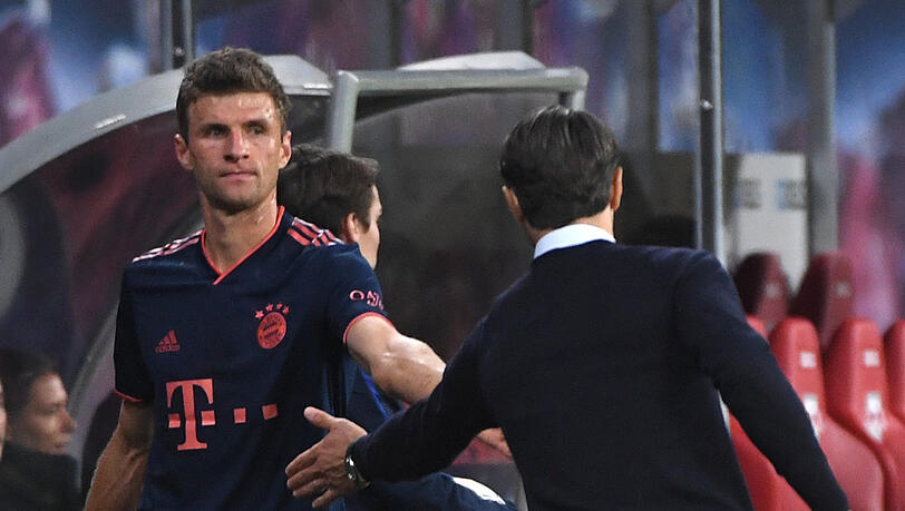 Wenn selbst ein Handschlag schwerfällt: Thomas Müller (l.) mit Bayern-Coach Niko Kovac, der Müllers Spielweise nie verstanden hat. Wenn selbst ein Handschlag schwerfällt: Thomas Müller (l.) mit Bayern-Coach Niko Kovac, der Müllers Spielweise nie verstanden hat.
