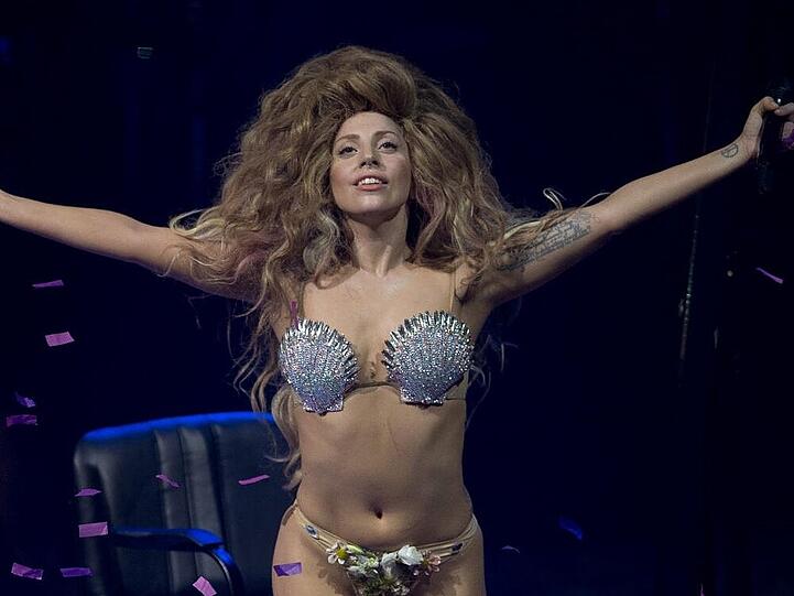 Ob Lady Gaga im Weltraum ähnlich freizügig auftreten wird?