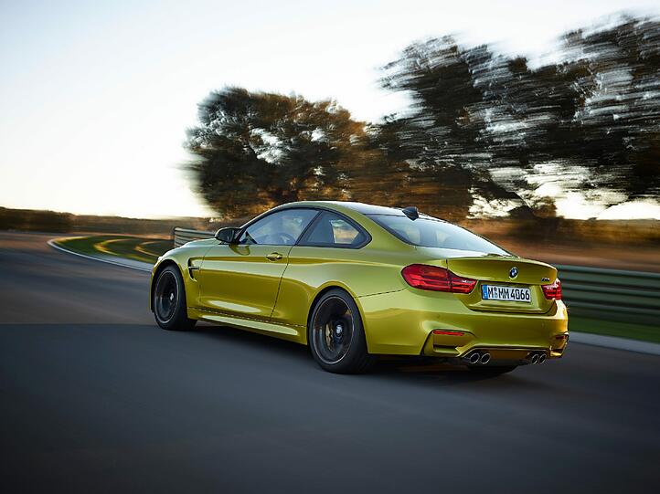 Das zweitürige M4 Coupé ist gleich stark wie die Limousine - wirkt aber noch einen Tick sportlicher.