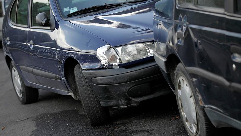 Unfall mit dem Auto? Wie greift da die Versicherung? Unfall mit dem Auto? Wie greift da die Versicherung?