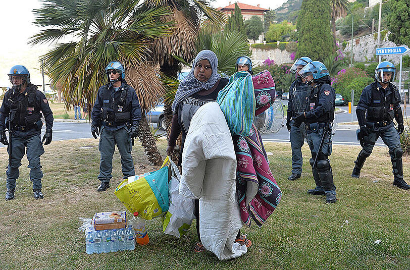 Die EU-Innenminister wollen in Luxemburg darüber beraten, wie Italien und Griechenland bei dem anhaltenden Flüchtlingsstrom entlastet werden können.