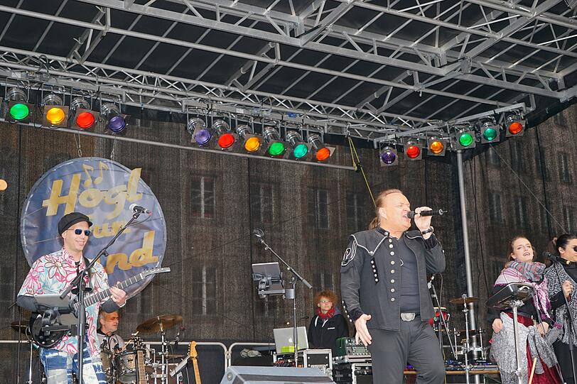 In München läuft die heiße Phase der närrischen Zeit, die Faschingsfans genießen die Highlights: "München narrisch" (bis 9. Februar), den Rosenmontag (8. Februar) und am Faschingsdienstag (9. Februar) der traditionelle Tanz der Marktfrauen auf dem Viktualienmarkt. Die Bilder vom Sonntag...