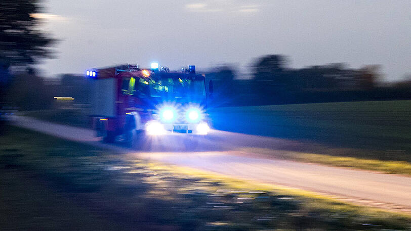 Die Feuerwehr musste auf der A9 bei Berg zwei Lkws bergen. (Symbolfoto)