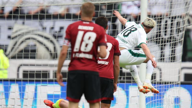 Der Gladbacher Josip Drmic (r) erzielt den Treffer zum 1:0 gegen Nürnberg. Der Gladbacher Josip Drmic (r) erzielt den Treffer zum 1:0 gegen Nürnberg.