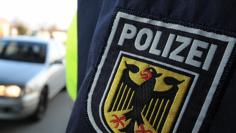 Wenige Tage zuvor hatten Beamte auf einem Autobahnparkplatz bereits ein mit drei Afghanen besetztes Auto gestoppt. Wenige Tage zuvor hatten Beamte auf einem Autobahnparkplatz bereits ein mit drei Afghanen besetztes Auto gestoppt.