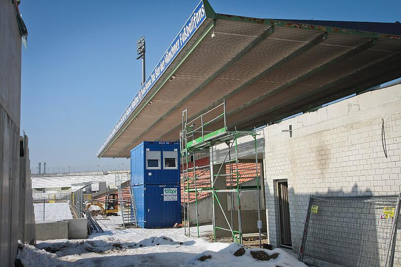 Das Grünwalder Stadion wird derweil hergerichtet. Viele Löwenfans würden die Spiele ihrer ersten Mannschaft gerne wieder hier sehen.