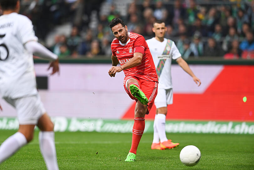 Claudio Pizarro feierte am Samstagabend sein Karriereende mit einem prominent besetzten Abschiedsspiel.