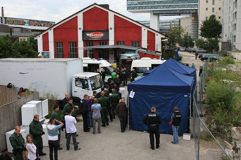 Razzia im Club Grinsekatze in der Friedenstraße