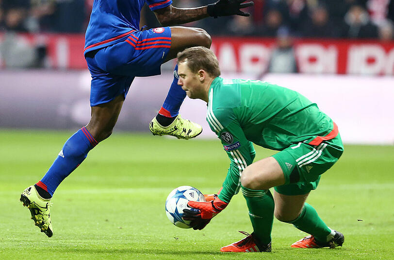 Manuel Neuer: Note 3. Solche Abende &ndash; wie langweilig müssen sie für den Torhüter sein. Wurde einmal von Piräus&rsquo; Elabdellaoui angerempelt und als es wirklich bedrohlich wurde, foulte Badstuber Neuers mögliche Parade weg.
