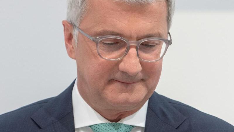 Der damalige Vorstandsvorsitzende der Audi AG, Rupert Stadler, sitzt vor der Hauptversammlung der Audi AG auf dem Podium. Foto: Armin Weigel/dpa/Archivbild