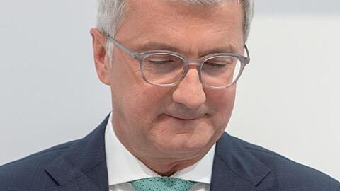 Der damalige Vorstandsvorsitzende der Audi AG, Rupert Stadler, sitzt vor der Hauptversammlung der Audi AG auf dem Podium. Foto: Armin Weigel/dpa/Archivbild