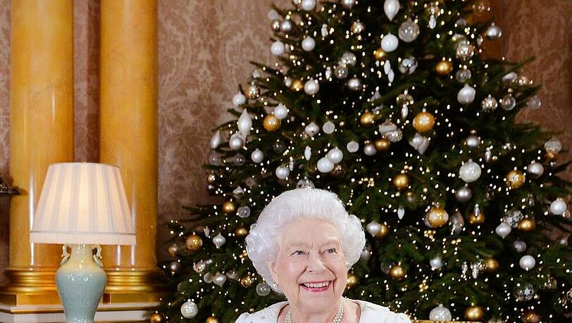 Queen Elizabeth II. bei einer ihrer Weihnachtsansprachen Queen Elizabeth II. bei einer ihrer Weihnachtsansprachen