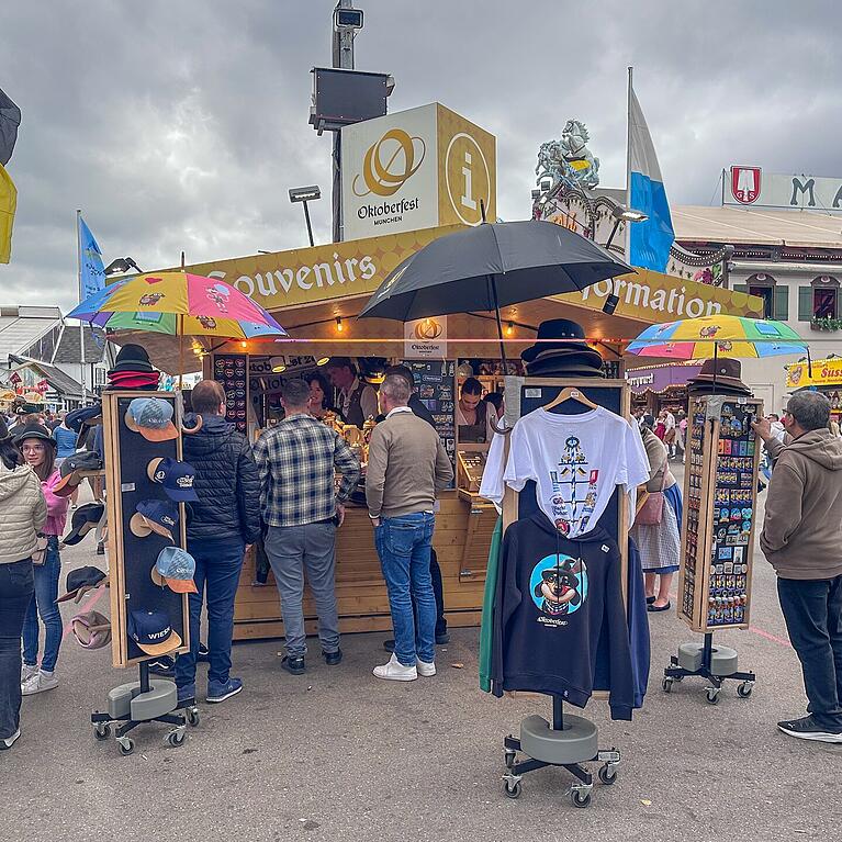 Hier bekam man die B&auml;nder bis vor Kurzem noch kostenlos auf der Wiesn ausgeh&auml;ndigt: an den Info-Standln der Stadt. Jetzt sind sie vergriffen.