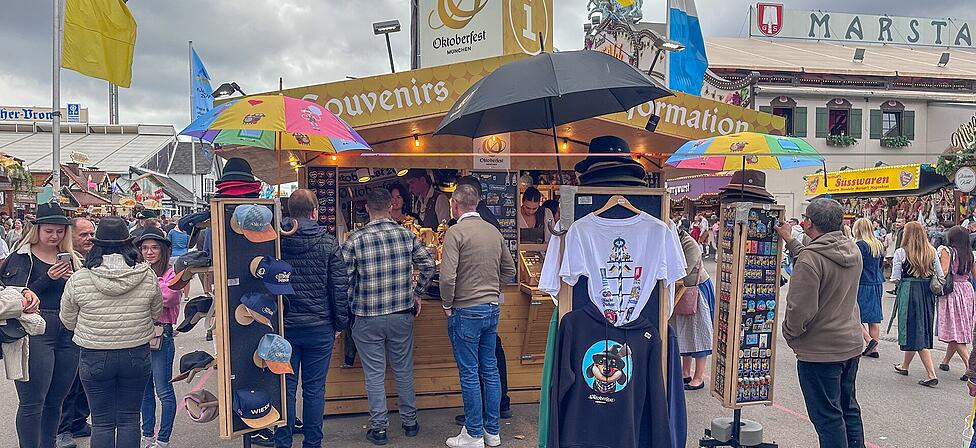 Hier bekam man die B&auml;nder bis vor Kurzem noch kostenlos auf der Wiesn ausgeh&auml;ndigt: an den Info-Standln der Stadt. Jetzt sind sie vergriffen.