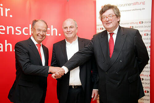 Harald Strötgen, Uli Hoeneß und Harald Bardenhagen (v.li.) setzen sich für Zivilcourage und gegen das Vergessen ein.
