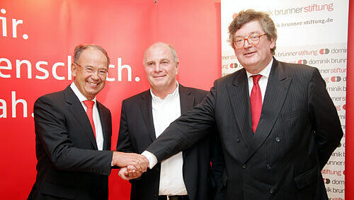 Harald Strötgen, Uli Hoeneß und Harald Bardenhagen (v.li.) setzen sich für Zivilcourage und gegen das Vergessen ein. Harald Strötgen, Uli Hoeneß und Harald Bardenhagen (v.li.) setzen sich für Zivilcourage und gegen das Vergessen ein.