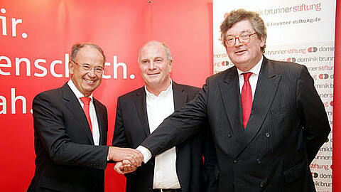 Harald Strötgen, Uli Hoeneß und Harald Bardenhagen (v.li.) setzen sich für Zivilcourage und gegen das Vergessen ein.
