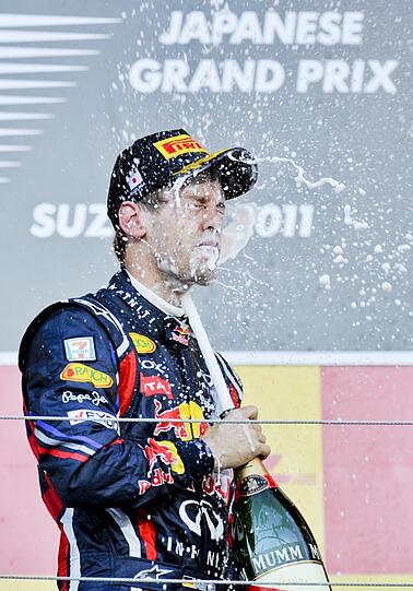 Die ganz große Vettel-Party: So lässt es der alte neue Weltmeister in Suzuka krachen. Die Bilder