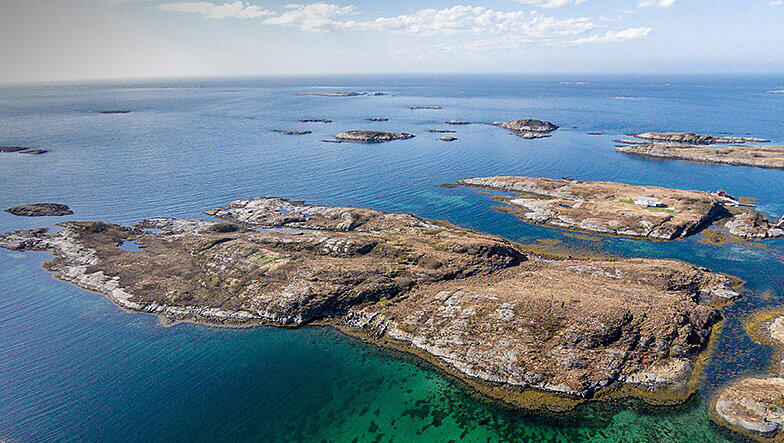 Vilderoy Island: Tchibo bewirbt die karge Insel vor der Küste Norwegens mit dem Slogan "Wecken Sie den Wikinger in sich". Preis: 85.000 Euro. Vilderoy Island: Tchibo bewirbt die karge Insel vor der Küste Norwegens mit dem Slogan "Wecken Sie den Wikinger in sich". Preis: 85.000 Euro.