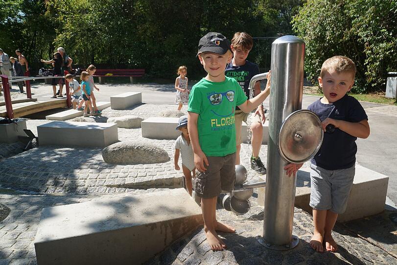 Erfrischung am Wasserspielplatz.