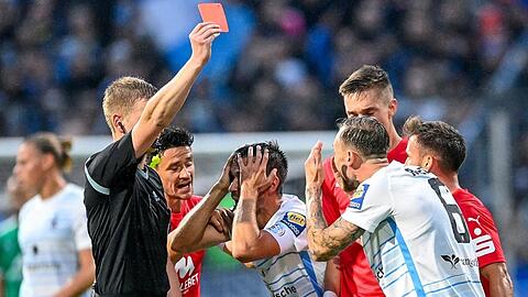 Wer zieht in Köln die Fäden? Während Daniel Wein eben erst wieder fit geworden ist, dürfte Quirin Moll die besten Chancen haben, den gesperrten Stamm-Sechser Tim Rieder zu ersetzen.