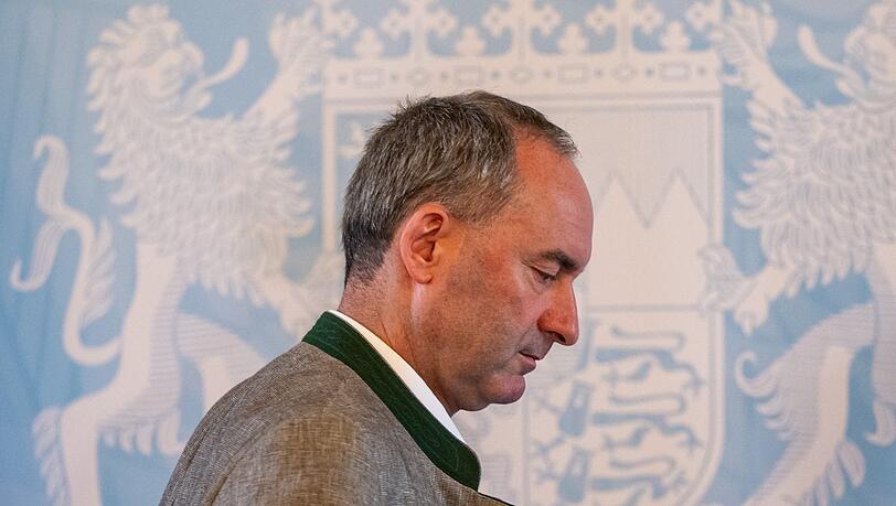 Hubert Aiwanger (Freie Wähler) geriet durch die Flugblatt-Affäre unter Druck.