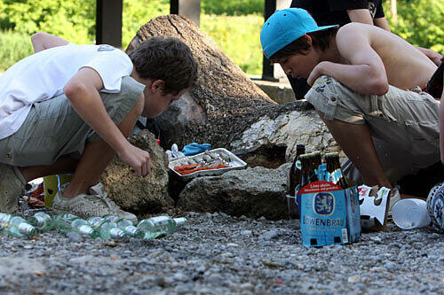 Grillen am Flaucher: Entlang der Isar duftet's an sonnigen Wochenenden steht's nach Grill ...
