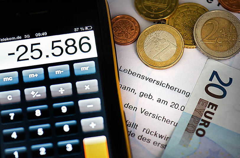 Jetzt noch schnell eine Lebensversicherung abschließen? Ab Januar 2015 wird die Rendite niedriger und die Zinsen sinken.