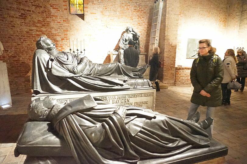 Rund 90 Ausstellungshäuser präsentierten sich bei der Langen Nacht der Museen 2015.
