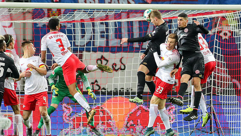 Vor allem bei Standards schwächelt RB Leipzig. Vor allem bei Standards schwächelt RB Leipzig.