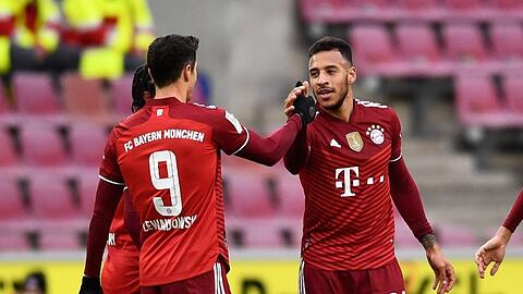 Torschützen unter sich: Lewandowski und Tolisso (r.).