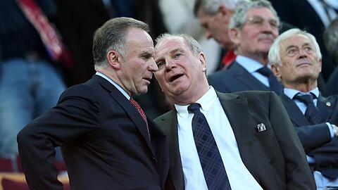 Karl Heinz Rummenigge und Uli Hoeneß während der Champions-League-Partie in Barcelona