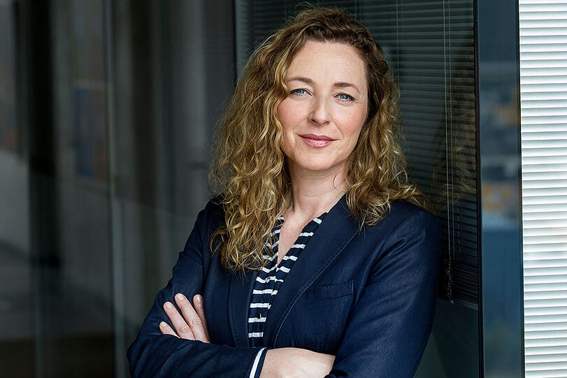 Die 51-jährige Frankfurterin Diana Iljine studierte Kommunikationswissenschaft und ist seit 2011 Geschäftsführerin des Filmfests