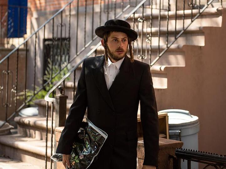 Yanky (Amit Rahav) in einer Szene aus "Unorthodox".