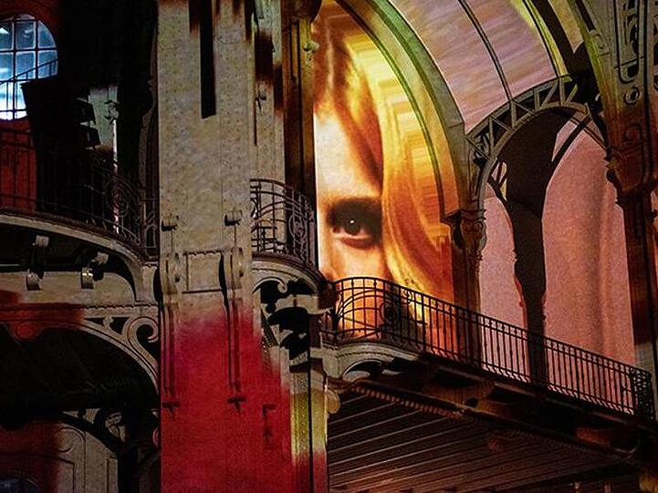 Der Blick von Nastassja Kinski im Pariser Grand Palais.