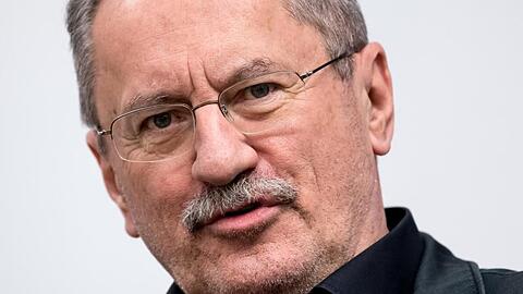 Christian Ude (SPD), ehemaliger Oberbürgermeister der Stadt München, schaut in die Kamera. Foto: Sven Hoppe/dpa/Archivbild