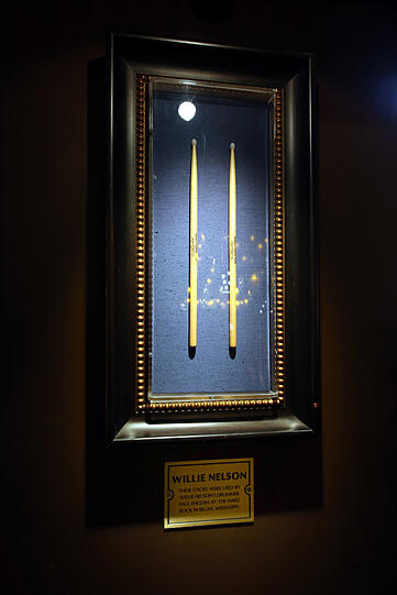 Drumsticks von Willie Nelsons Drummer Paul English.