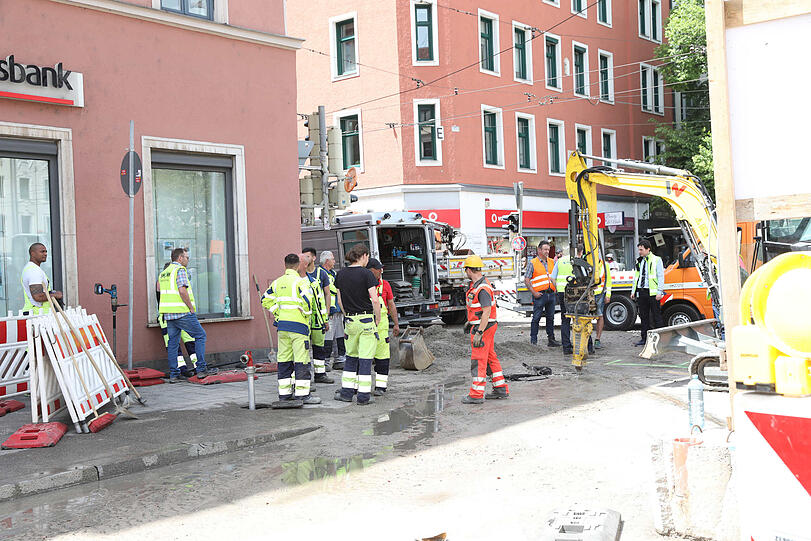 Im Bereich der Zweibrückenstraße gab es einen Wasserrohrbruch.