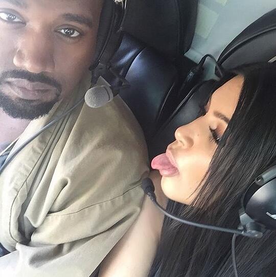 Kanye West und Kim Kardashian reisen stilecht im Hubschrauber an