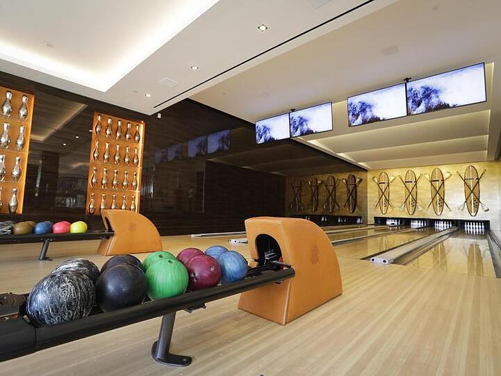 Ein Blick auf die vier Bowling-Bahnen der Villa "Billionaire".