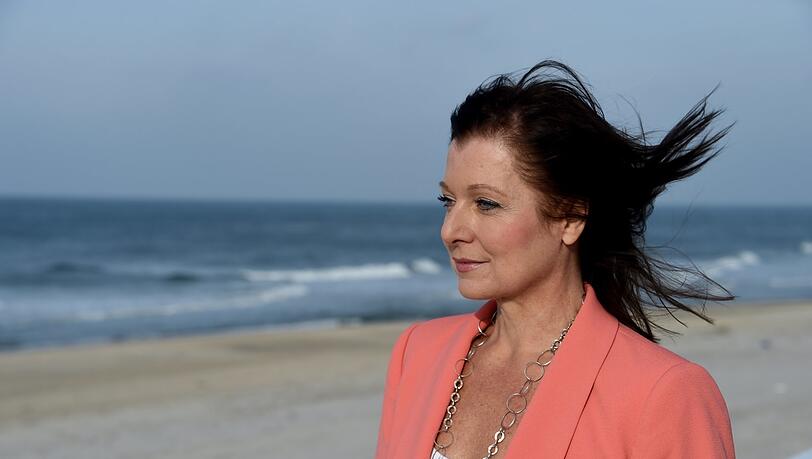 Gabriele Pauli im November 2014 in Westerland auf Sylt (Schleswig-Holstein) an der Promenade, nachdem sie hier ihr Programm für die damalige Bürgermeisterkandidatur vorgestellt hatte. Gabriele Pauli im November 2014 in Westerland auf Sylt (Schleswig-Holstein) an der Promenade, nachdem sie hier ihr Programm für die damalige Bürgermeisterkandidatur vorgestellt hatte.