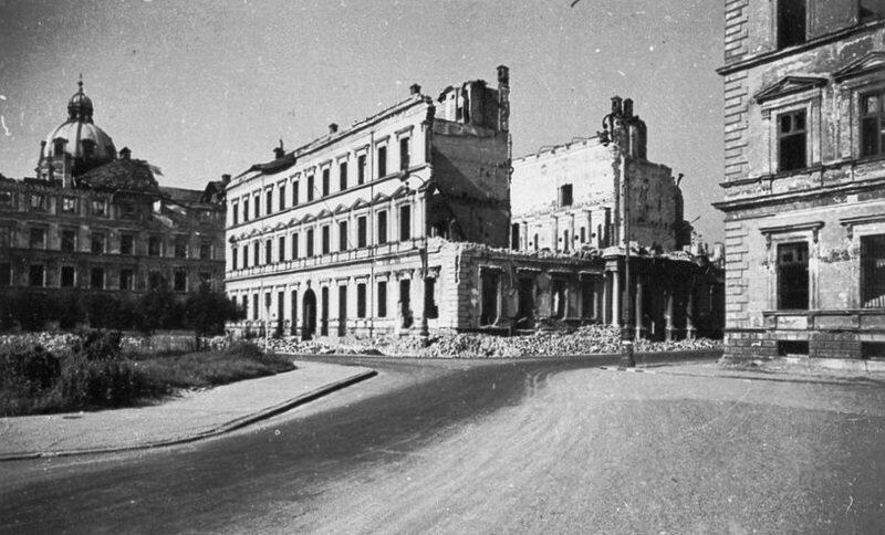 1946: das schwer beschädigte Odeon.