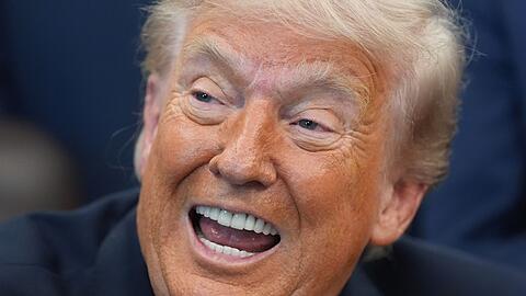 US-Pr&auml;sident Trump k&uuml;ndigt eine Zollerh&ouml;hung f&uuml;r die EU an.