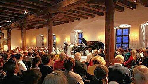 Schwelgen im Kerzenschein: der Eröffnungsabend des 9. Internationale Kammermusikfestival in der Nürnberger Burg. Schwelgen im Kerzenschein: der Eröffnungsabend des 9. Internationale Kammermusikfestival in der Nürnberger Burg.