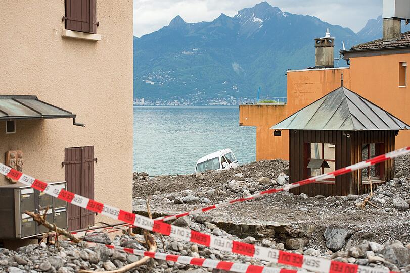 Hochwasser am Genfer See! Die Lage in der Schweiz wird ernster, die Pegel steigel. Die Bilder...