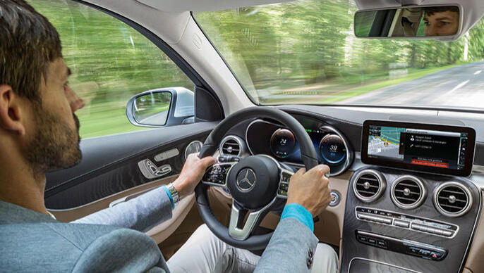 Vertraute Umgebung: Ganz normales Mercedes-Cockpit