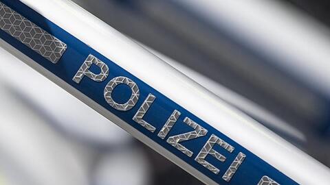 Schriftzug "Polizei". Foto: Boris Roessler/dpa/Archivbild
